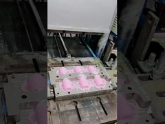 Pojemnik do przechowywania żywności z wielkim osłoną